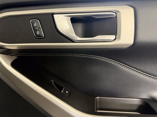 Certified 2022 Ford Explorer XLT RWD image 32
