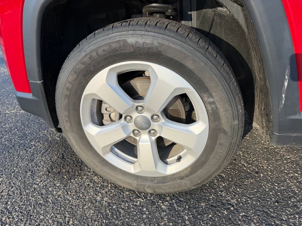 Used 2019 Jeep Compass Latitude w/ Cold Weather Group image 32