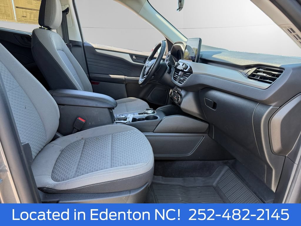Certified 2022 Ford Escape SE w/ SE Sport Appearance Package FWD image 16