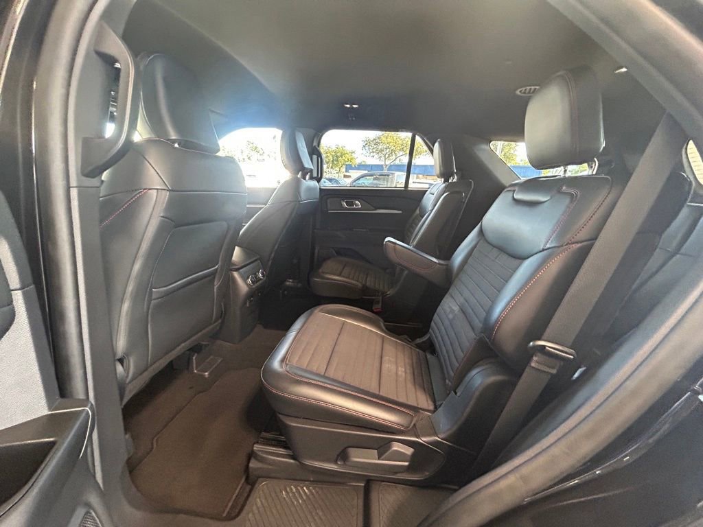 Certified 2025 Ford Explorer ST-Line image 32