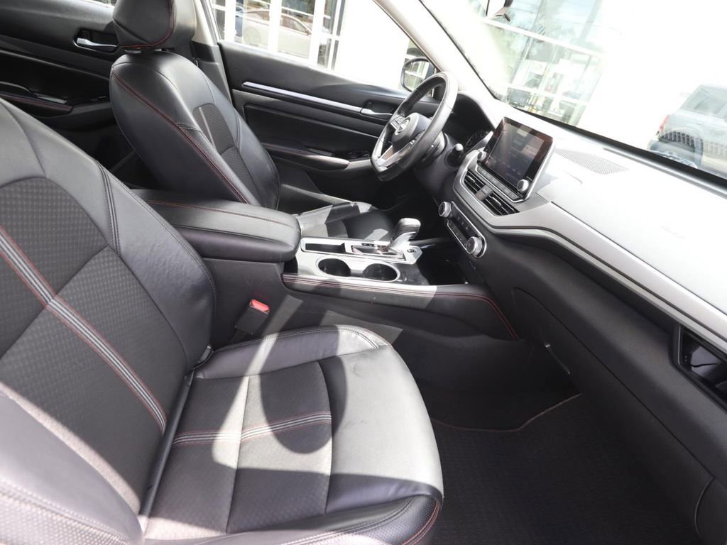 Used 2024 Nissan Altima 2.5 SR FWD image 12