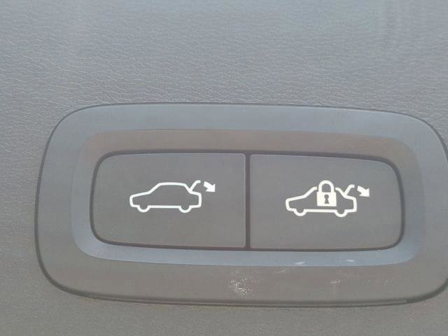 Used 2024 Volvo XC40 B5 Plus w/ Protection Package Premier image 14