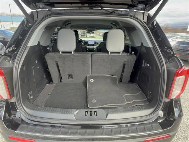 Certified 2023 Ford Explorer XLT w/ Equipment Group 202A AWD/4WD image 9