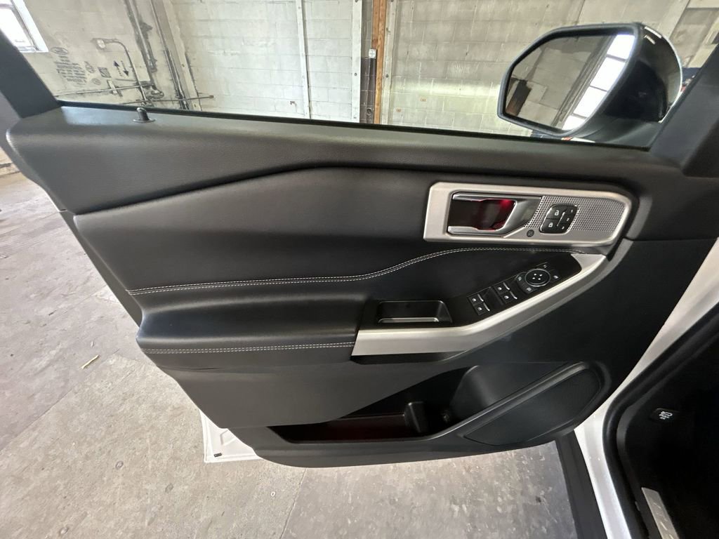 Certified 2021 Ford Explorer Limited w/ Hybrid Equipment Group 310A AWD/4WD image 13