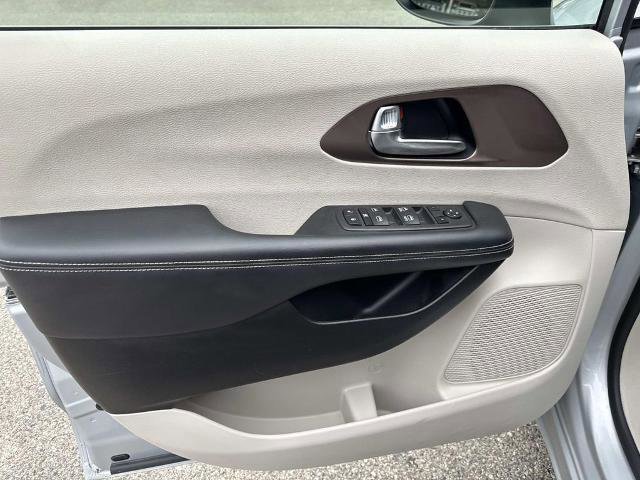 Used 2023 Chrysler Voyager LX image 16