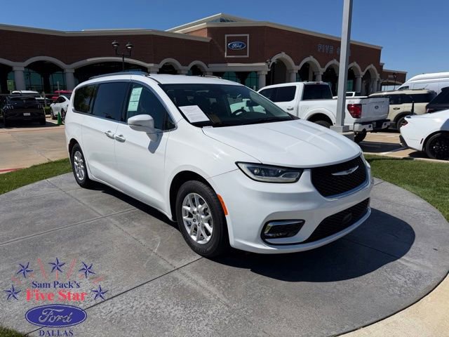 Used 2021 Chrysler Pacifica Touring-L image 4