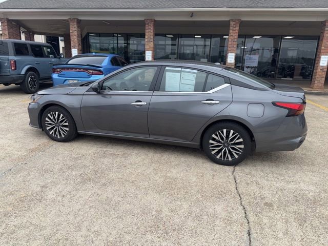 Used 2024 Nissan Altima 2.5 SV FWD image 2