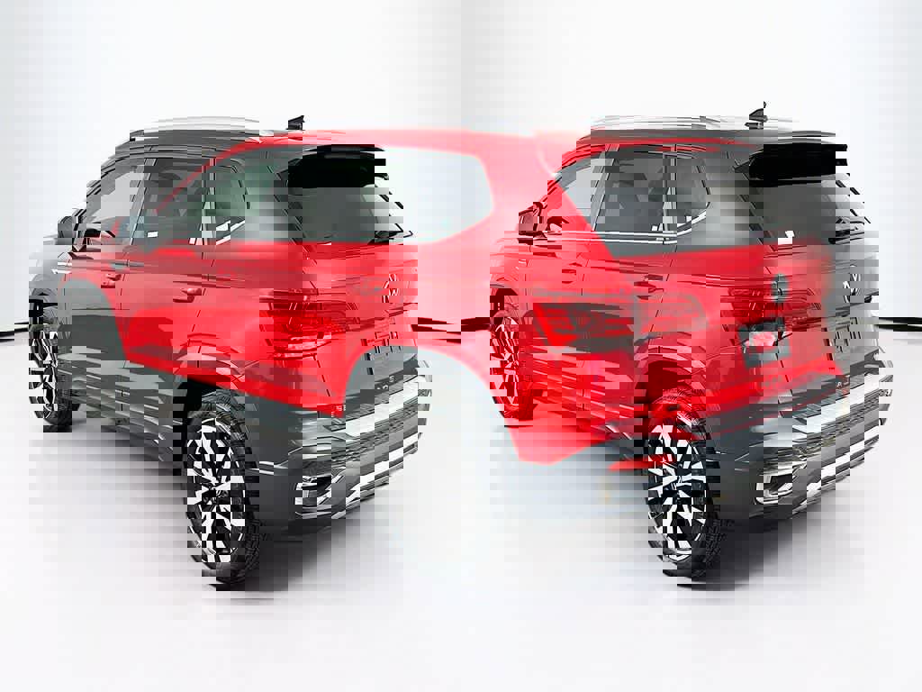 Used 2023 Volkswagen Taos SE w/ Panoramic Sunroof Package image 4