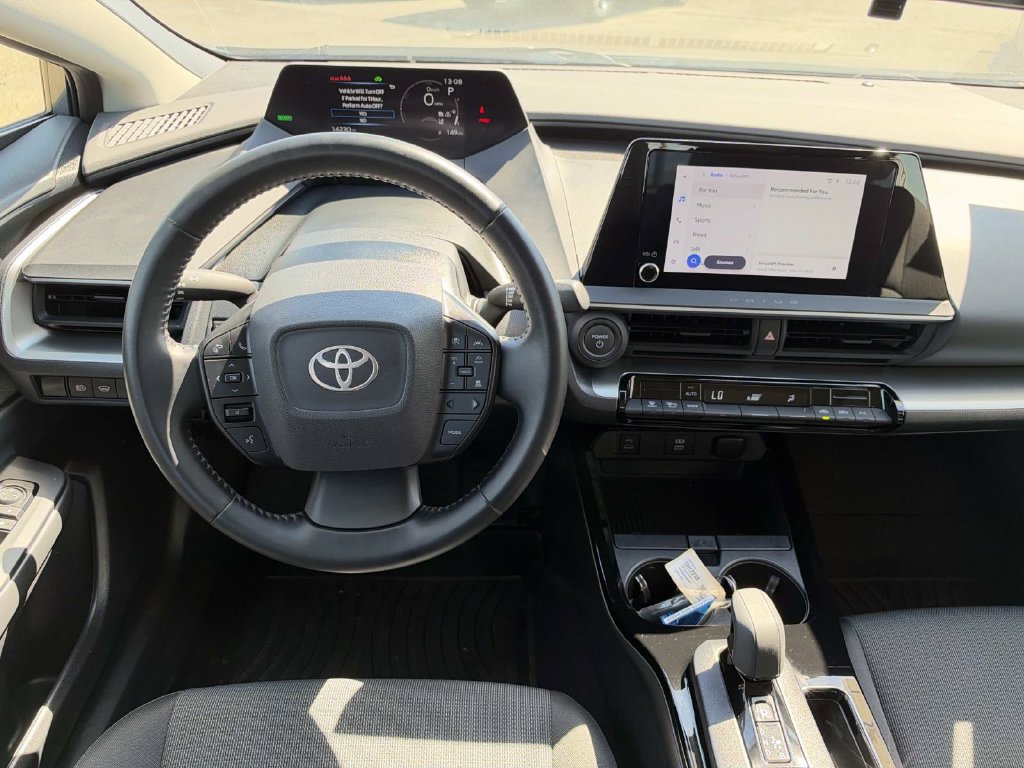 Used 2024 Toyota Prius LE FWD image 11