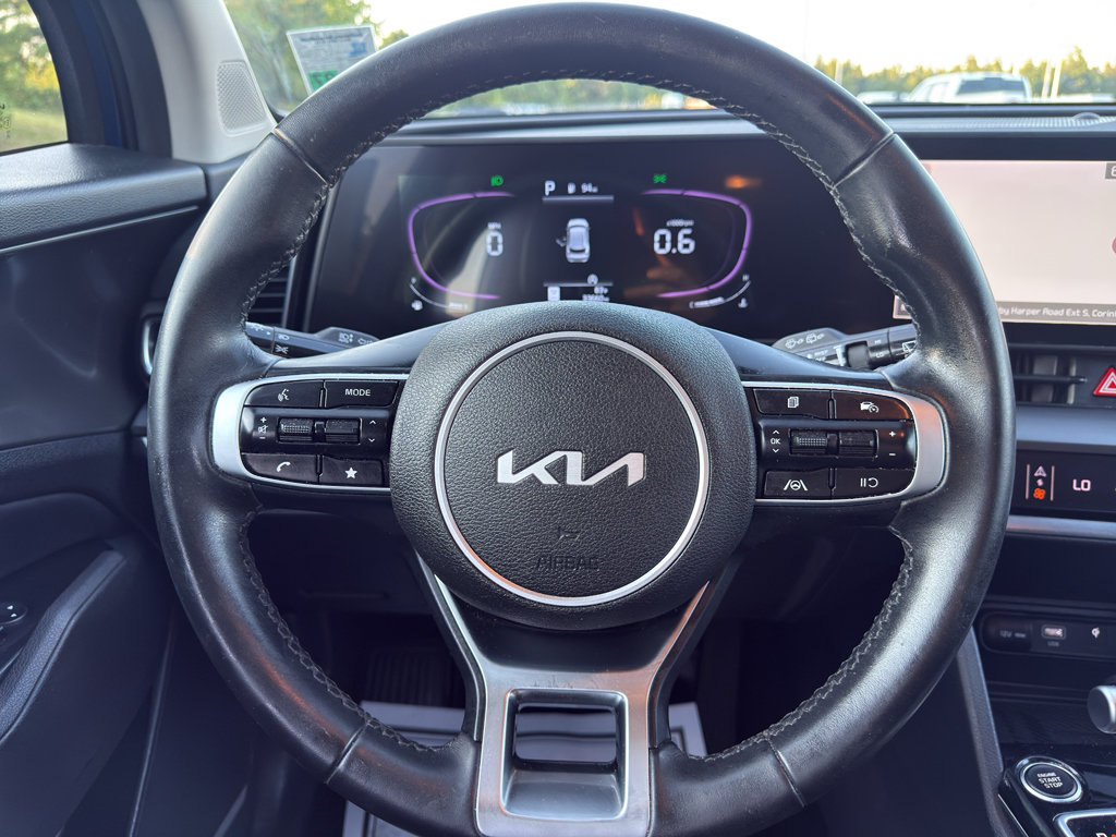 Used 2025 Kia Sportage EX FWD image 13