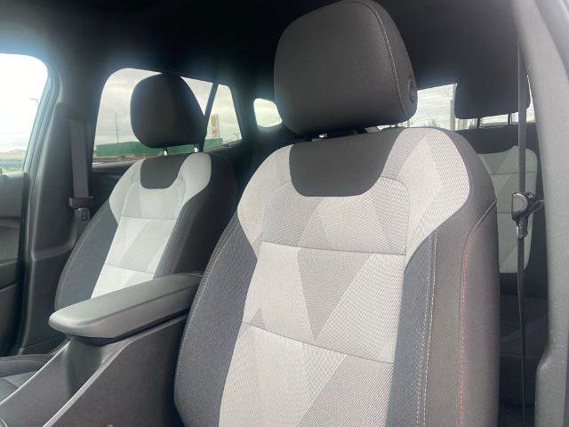 Used 2024 Chevrolet Trax RS w/ Sunroof Package FWD image 12