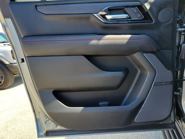 Used 2025 GMC Yukon XL AT4 Ultimate w/ LPO, Floor Liner Package image 17