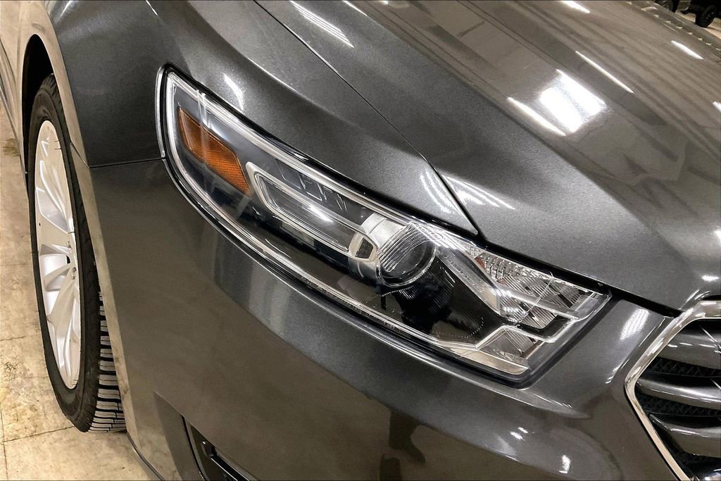 Certified 2017 Ford Taurus Limited image 26
