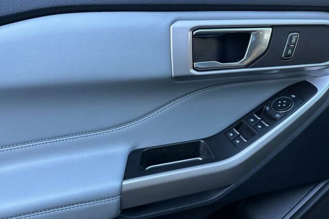 Certified 2022 Ford Explorer XLT w/ Equipment Group 202A image 8