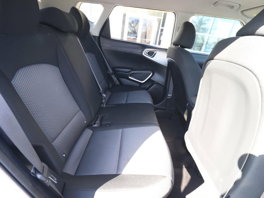 Used 2025 Kia Soul LX w/ LX Technology Package image 22