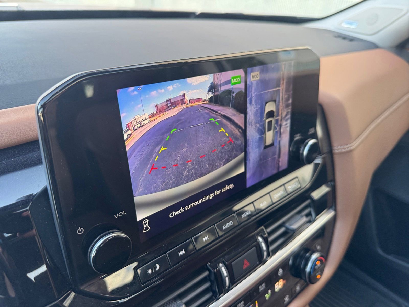 Used 2024 Nissan Pathfinder Platinum w/ Cargo Package image 30