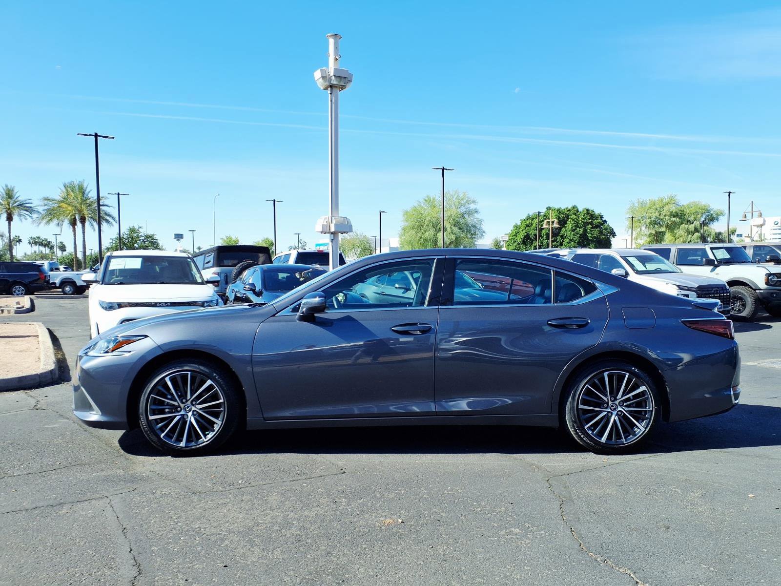 Used 2023 Lexus ES 250 w/ Premium Package image 6