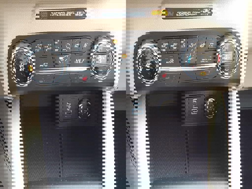 Certified 2020 Ford Escape SE image 18