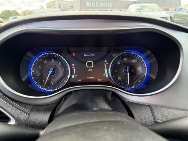 Used 2020 Chrysler Pacifica Limited w/ S Appearance Package FWD image 11