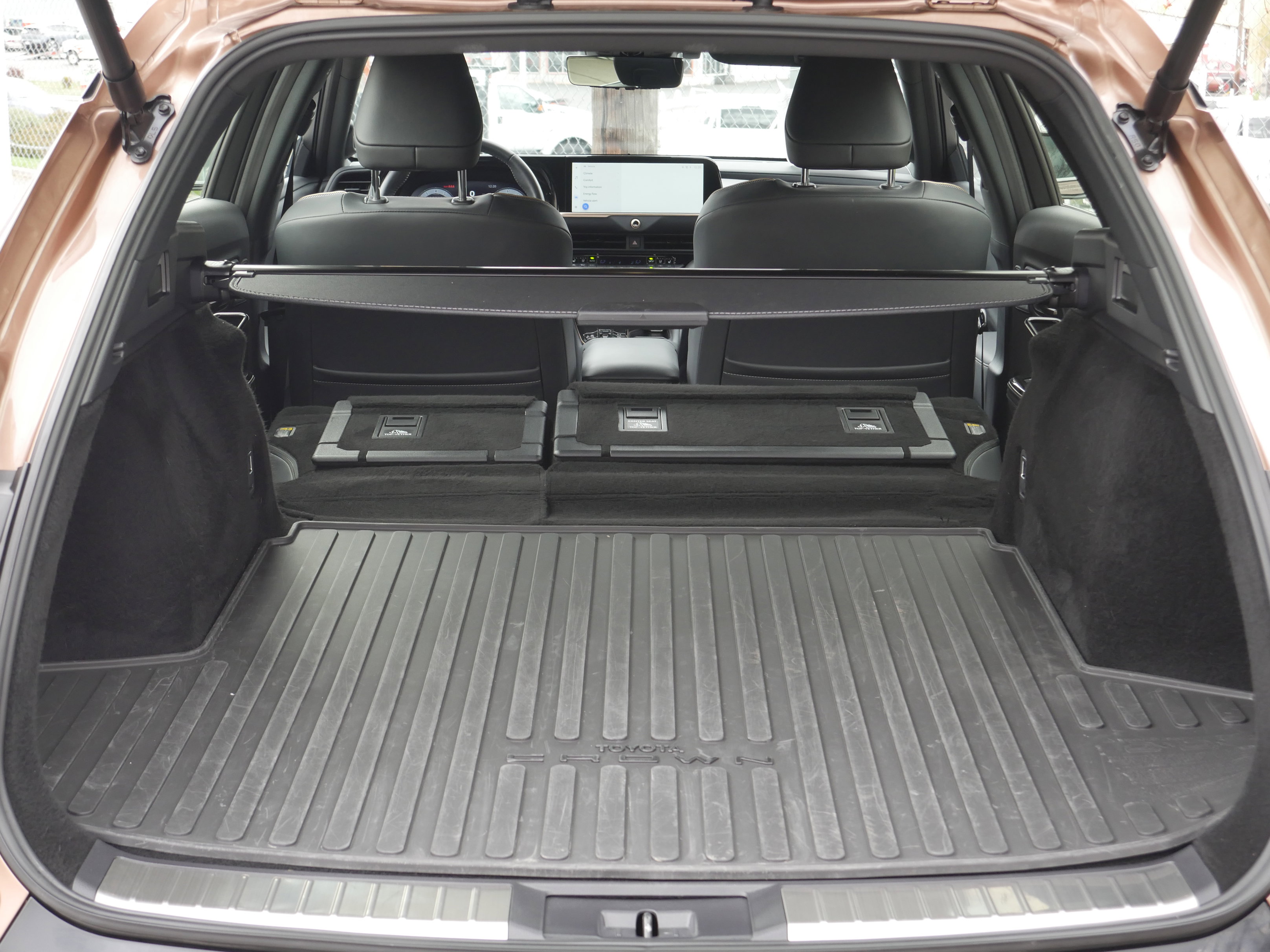 Used 2025 Toyota Crown Signia w/ Advanced Technology Package image 27