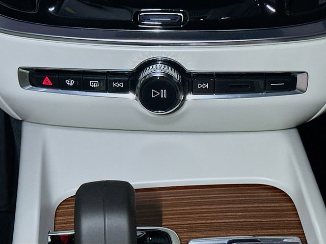 Used 2022 Volvo S60 B5 Momentum w/ Premium Package image 15