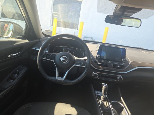 Used 2024 Nissan Altima 2.5 SV FWD image 29