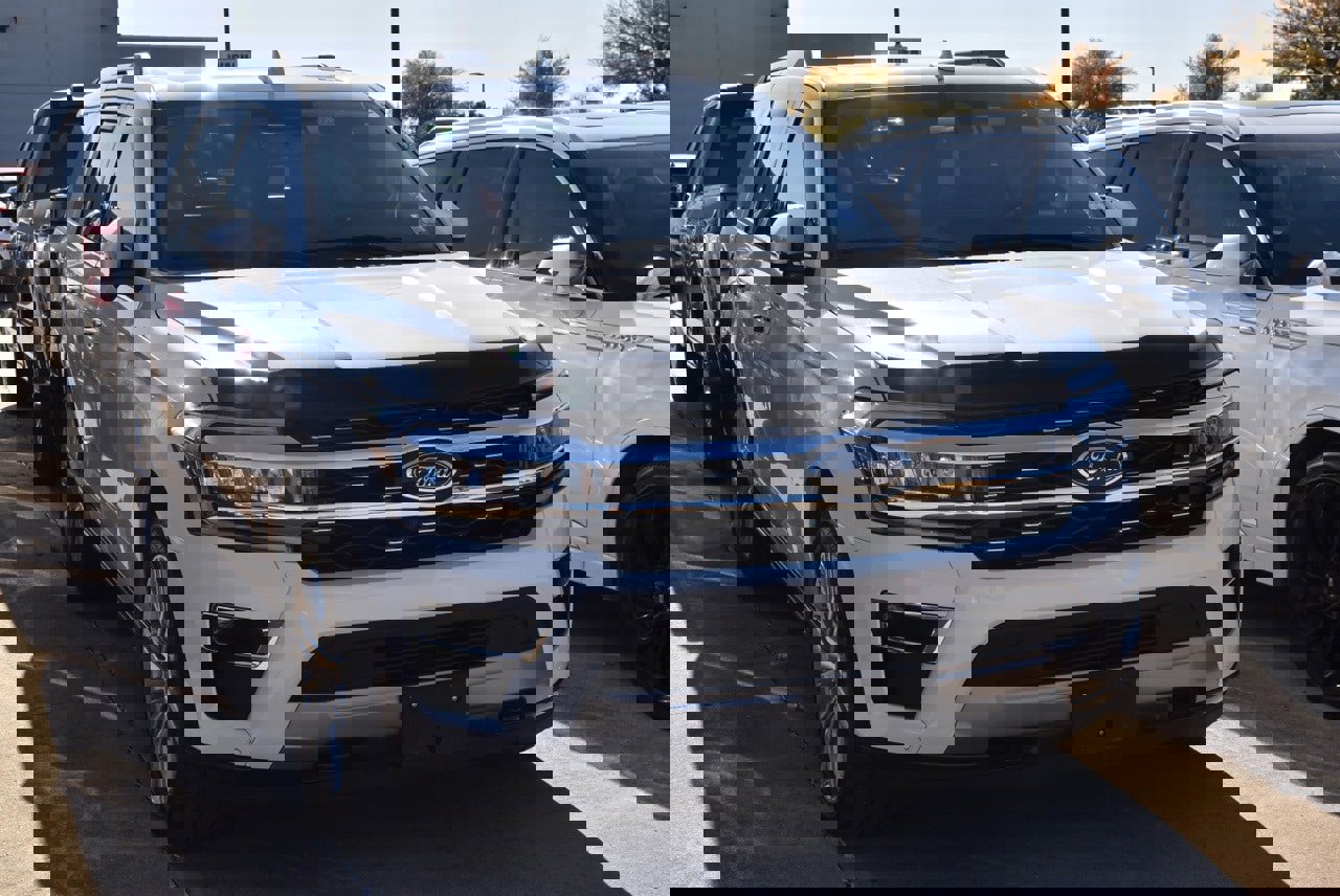 Certified 2024 Ford Expedition Limited image 4