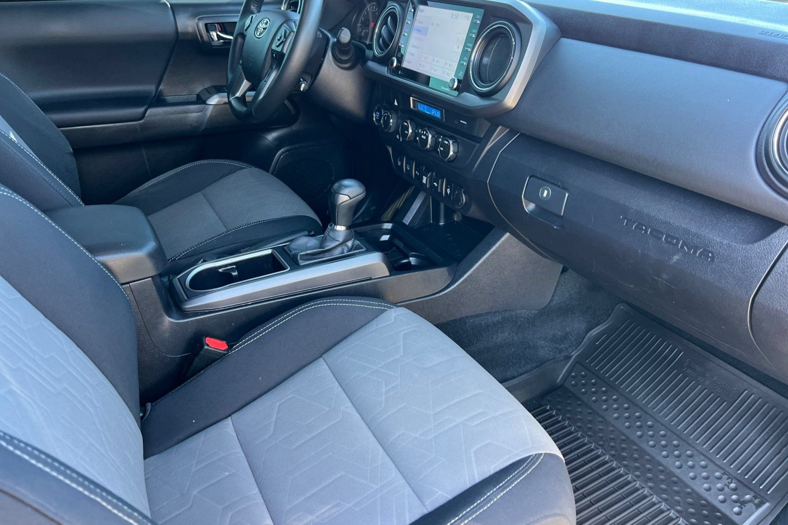 Used 2023 Toyota Tacoma TRD Off-Road w/ Technology Package AWD/4WD image 16