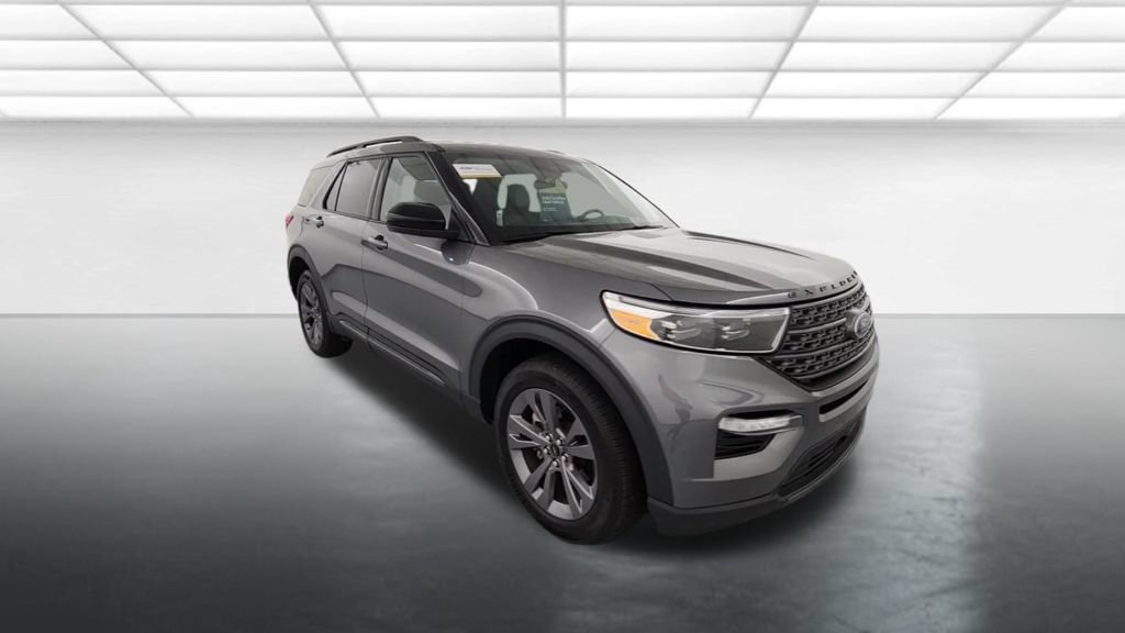Certified 2024 Ford Explorer XLT w/ Equipment Group 202A AWD/4WD image 10