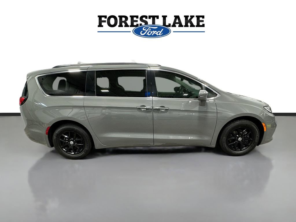 Used 2022 Chrysler Pacifica Touring-L FWD image 8