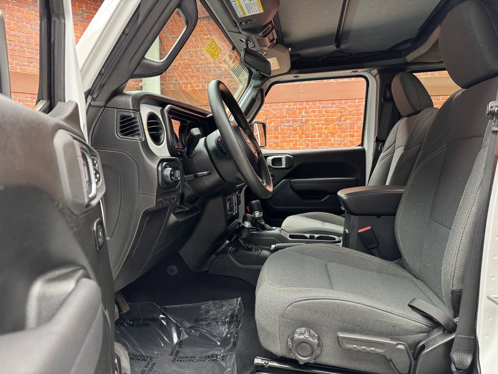 Used 2025 Jeep Gladiator Sport AWD/4WD image 23