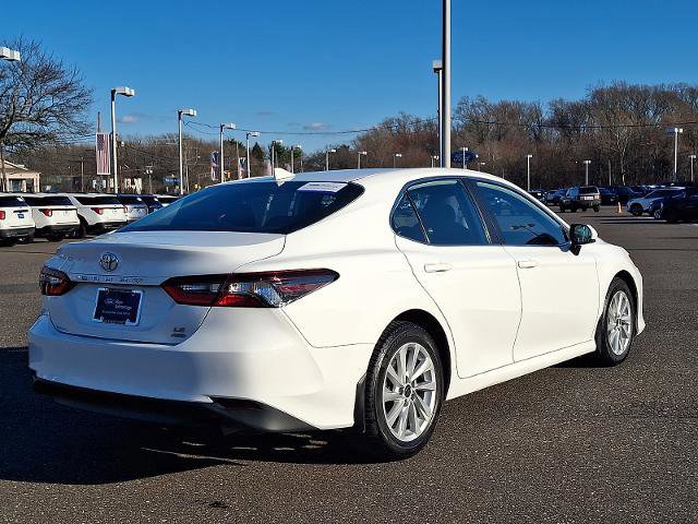 Used 2022 Toyota Camry LE image 4