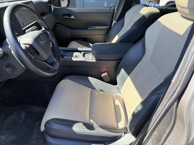 Used 2024 Lexus GX 550 AWD/4WD image 11