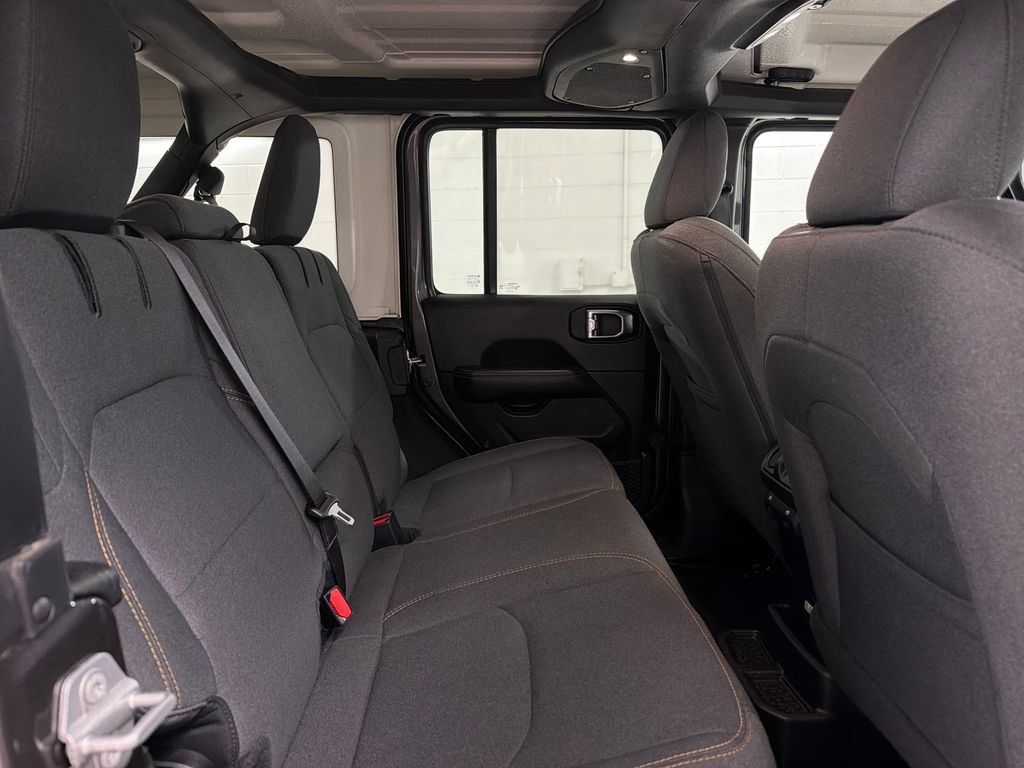 Used 2025 Jeep Wrangler Unlimited Sahara w/ Safety Group AWD/4WD image 30