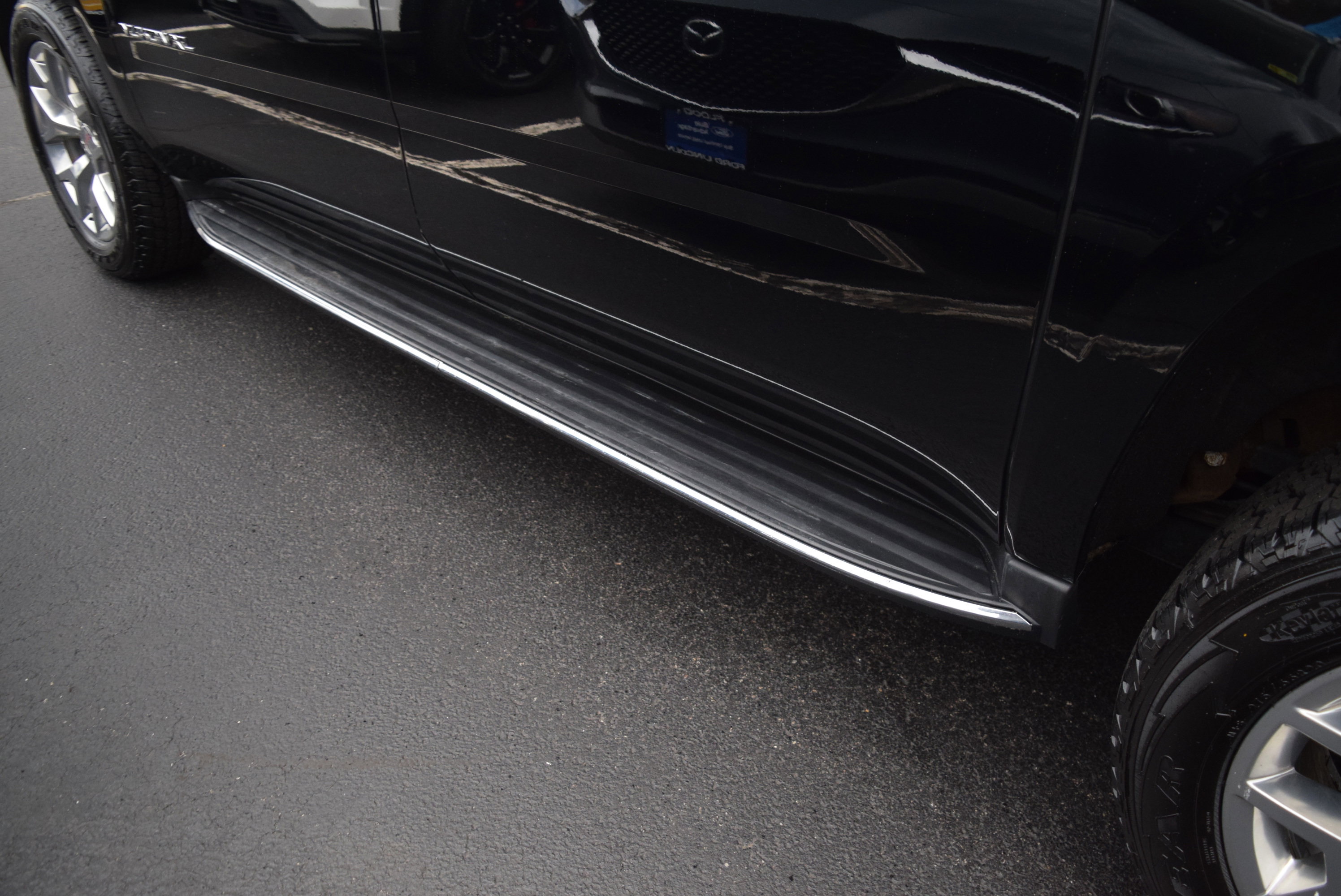 Used 2019 GMC Yukon XL SLE w/ SLE Value Package image 9