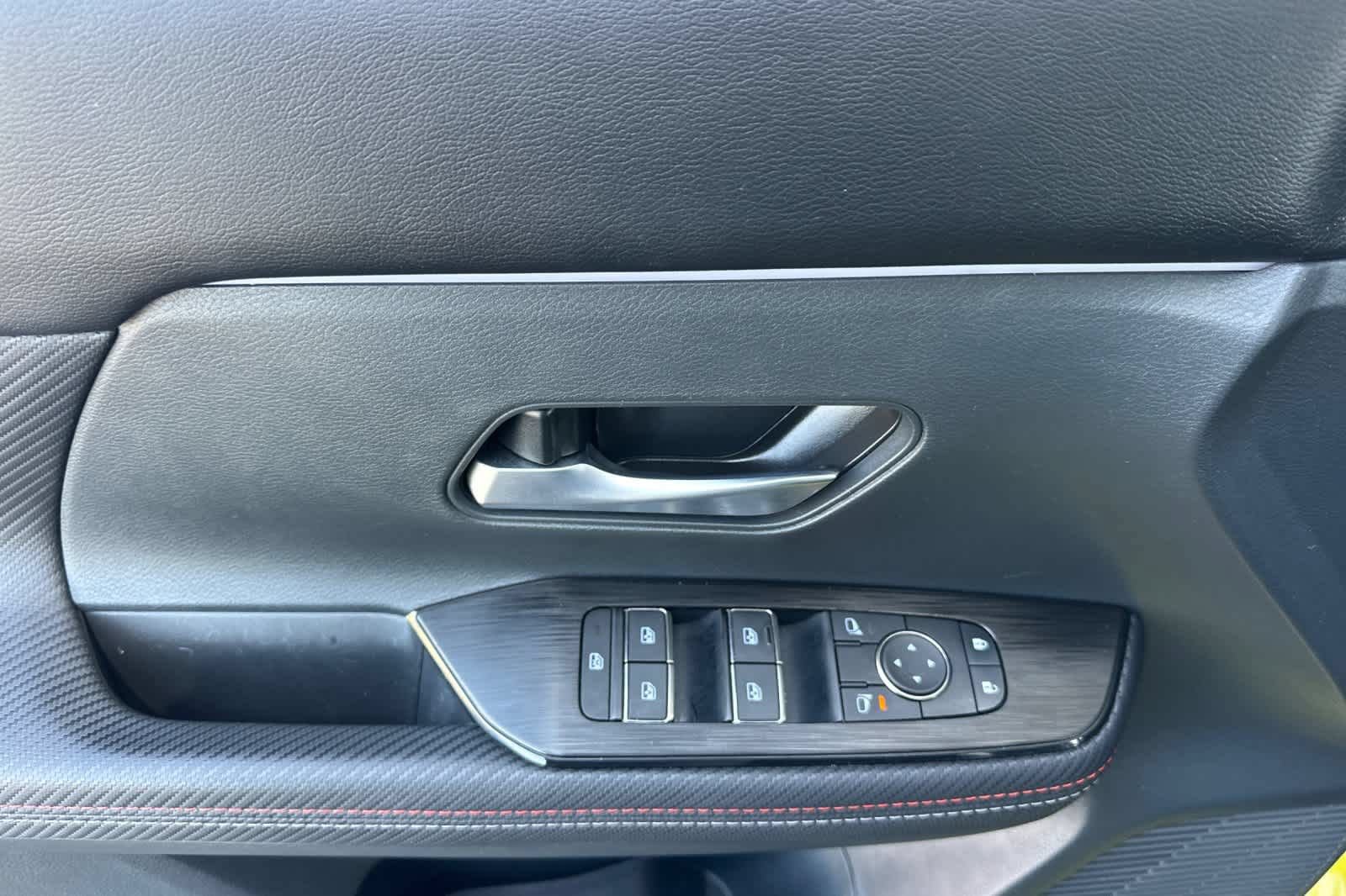 Used 2025 Nissan Kicks SR AWD/4WD image 13