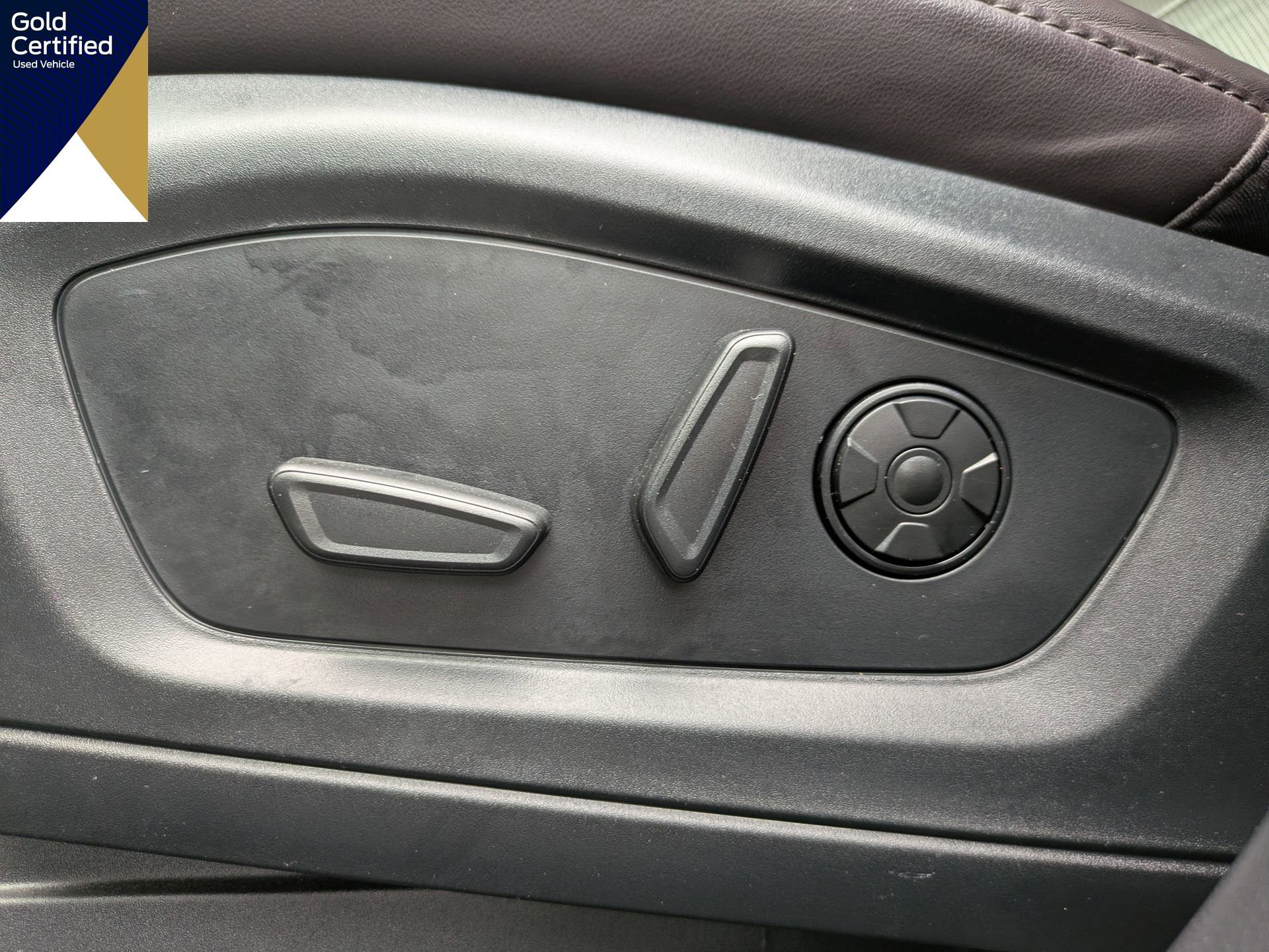 Certified 2025 Ford Explorer Platinum w/ LUX Leather Package image 25