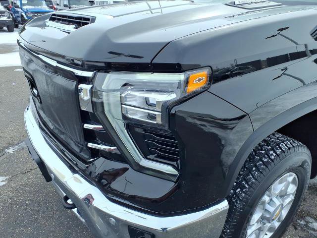 Used 2024 Chevrolet Silverado 3500 LTZ w/ LTZ Convenience Package image 10