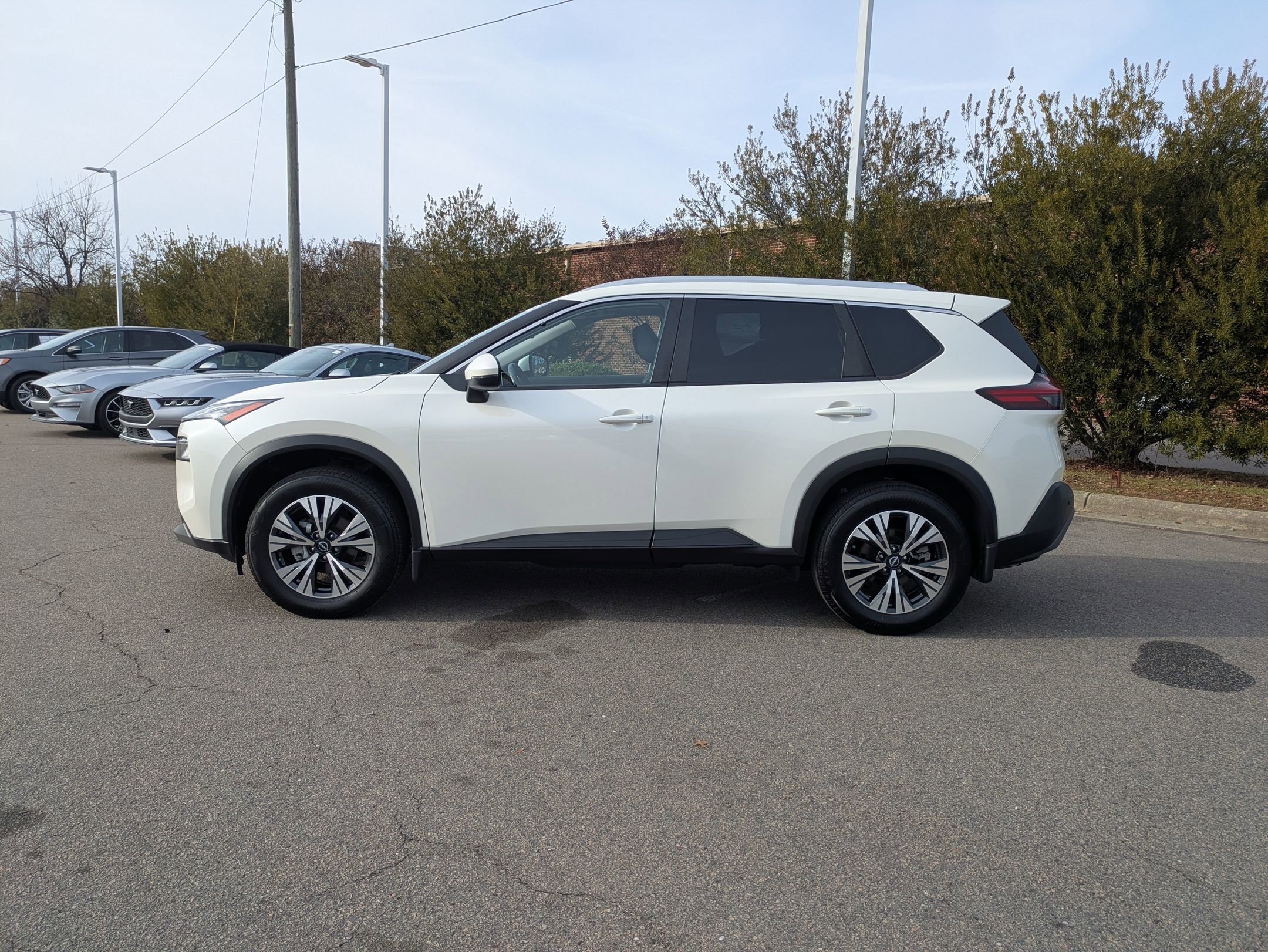 Used 2022 Nissan Rogue SV w/ SV Premium Package image 7