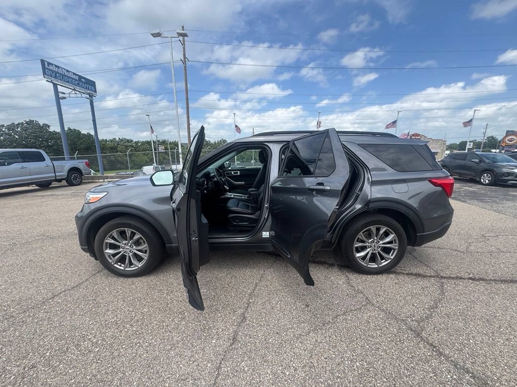 Certified 2022 Ford Explorer XLT w/ Equipment Group 202A AWD/4WD image 4