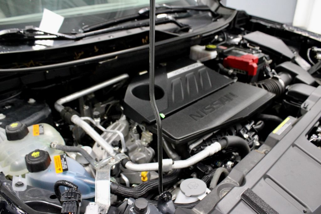 Used 2025 Nissan Rogue SL AWD/4WD image 18