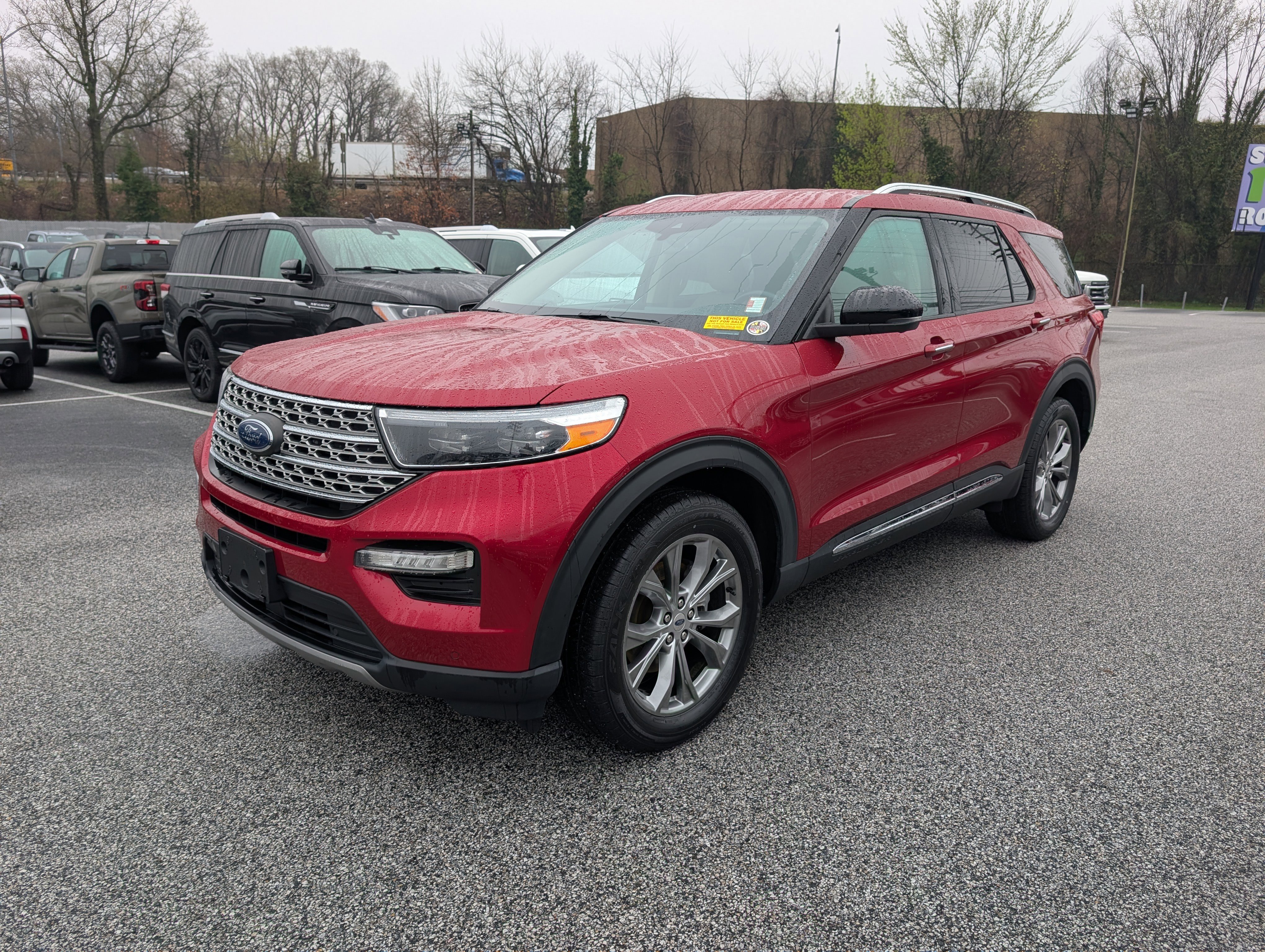 Certified 2022 Ford Explorer Limited w/ Equipment Group 301A AWD/4WD image 2