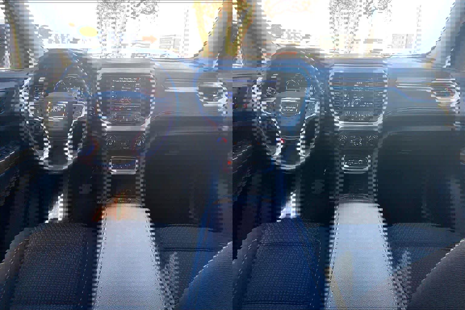 Used 2023 GMC Acadia SLE w/ Elevation Edition image 15