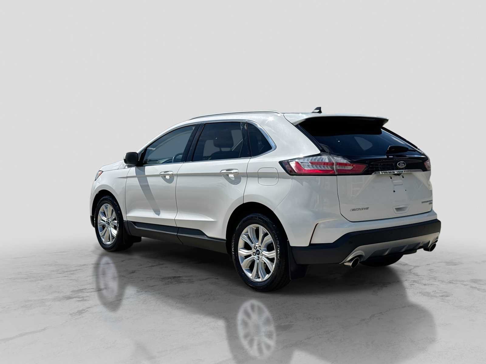 Certified 2020 Ford Edge Titanium AWD/4WD image 4