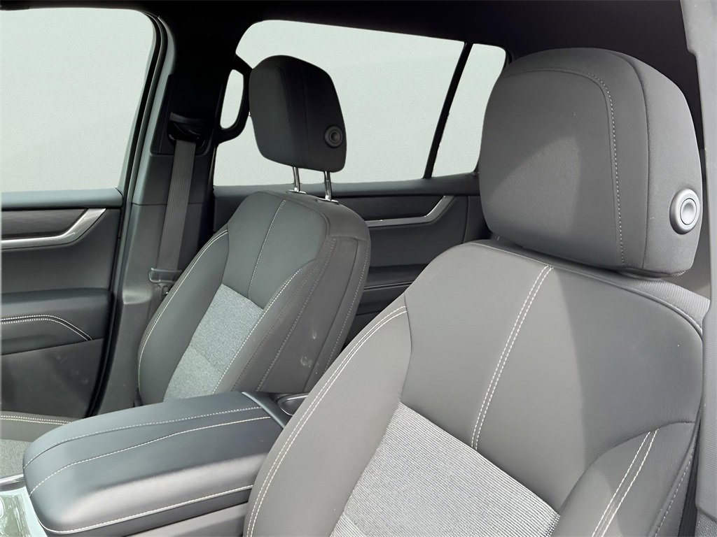 Used 2025 GMC Acadia Elevation image 24