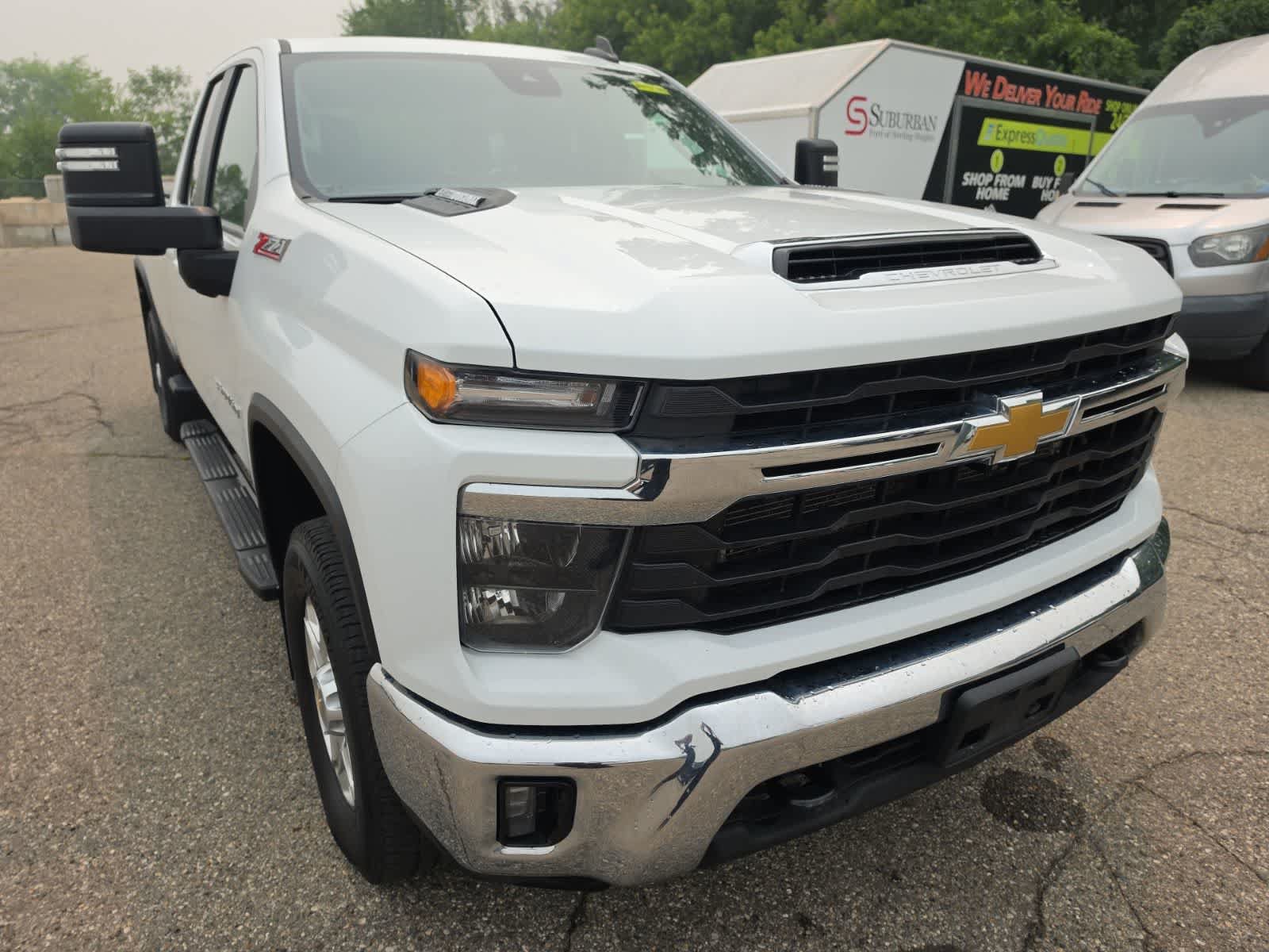 Used 2024 Chevrolet Silverado 3500 LT w/ True North Edition AWD/4WD image 4