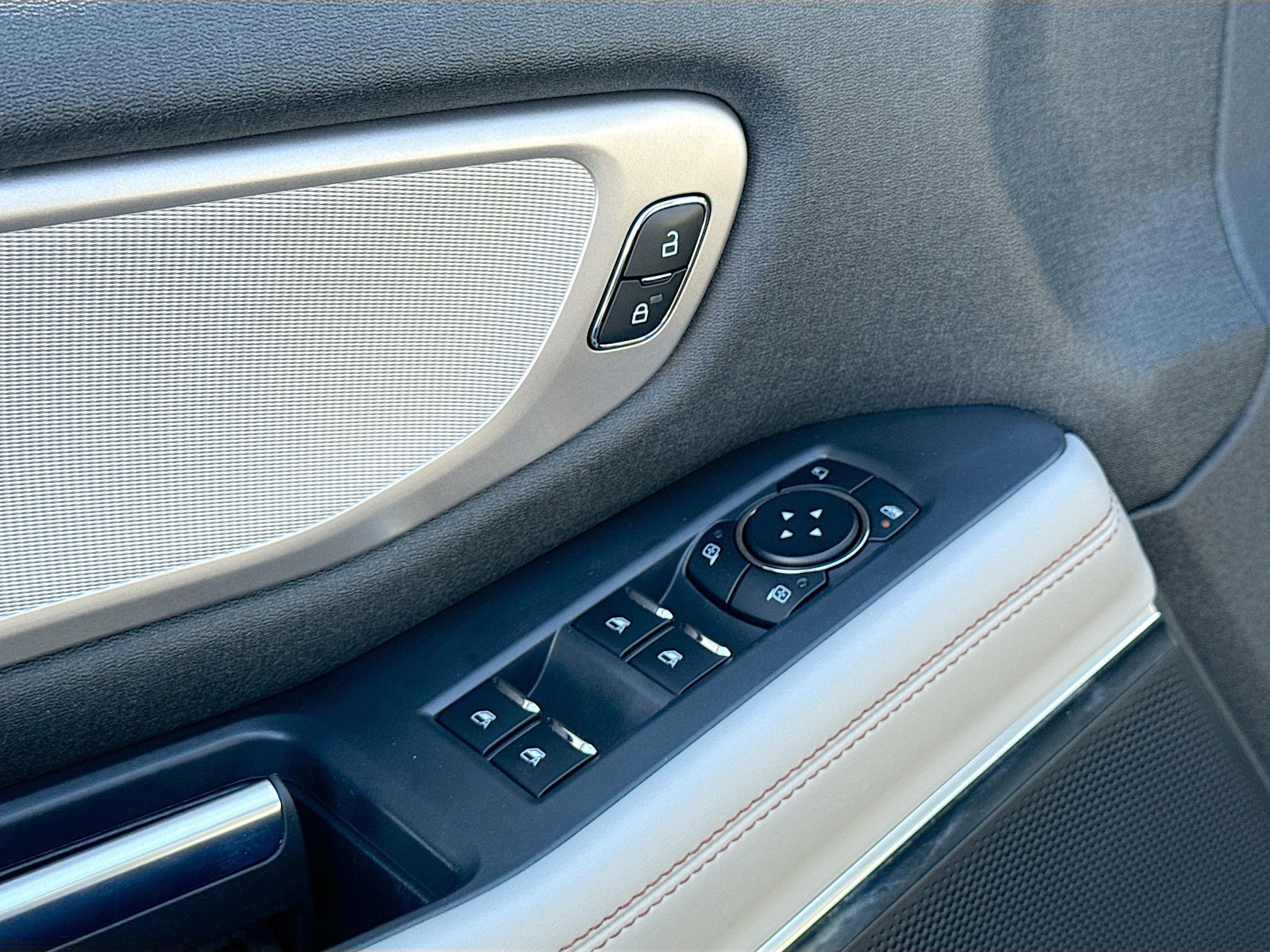 Certified 2025 Ford Expedition Active image 11