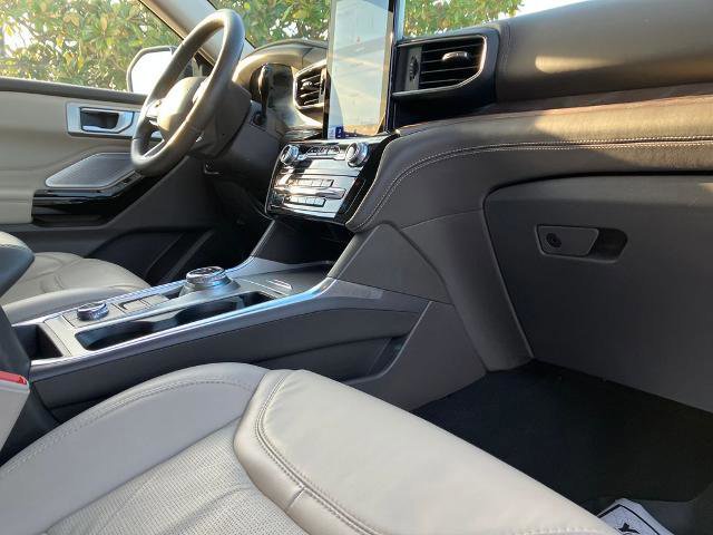 Certified 2023 Ford Explorer Platinum w/ Premium Technology Package AWD/4WD image 25