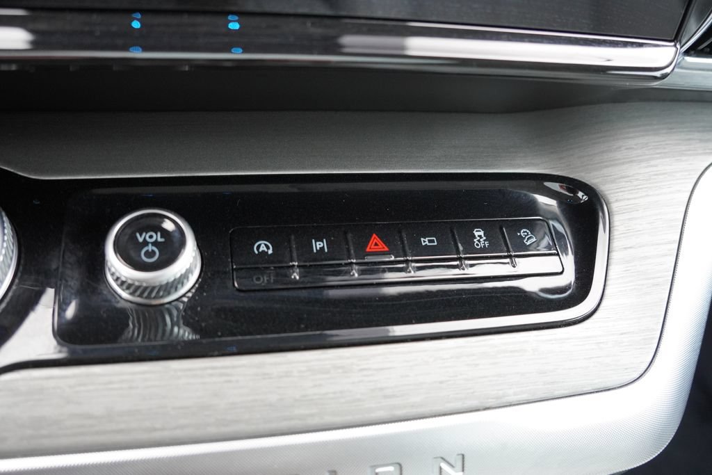 Certified 2025 Ford Expedition Platinum AWD/4WD image 32