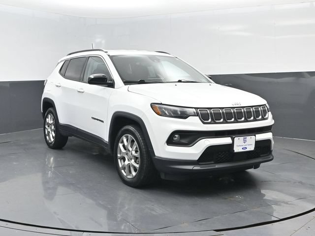 Used 2022 Jeep Compass Latitude AWD/4WD image 2